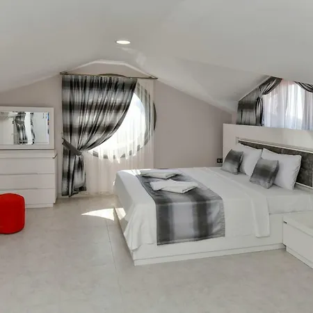 Willa Amore - 4 Bedroom Villa In Hisaronu Ölüdeniz